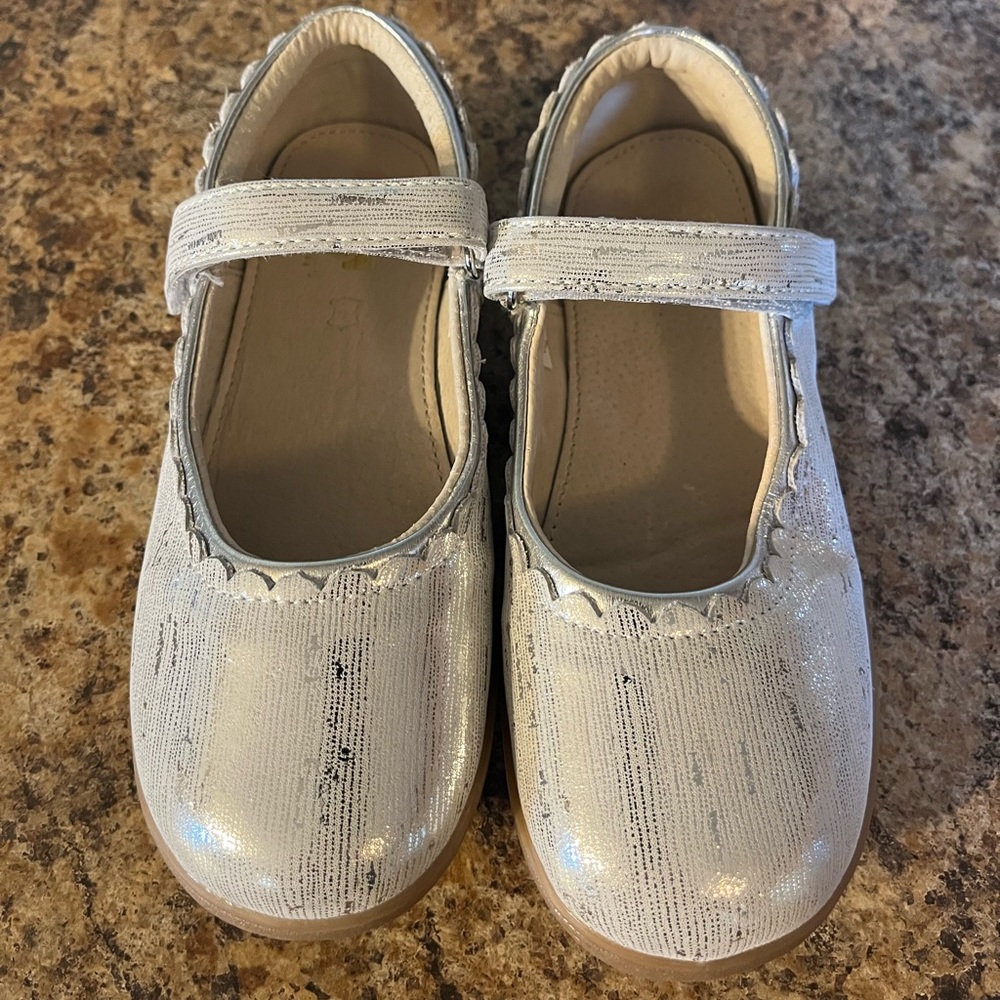See Kai Run Shiny Silver Mary Janes size 13.5